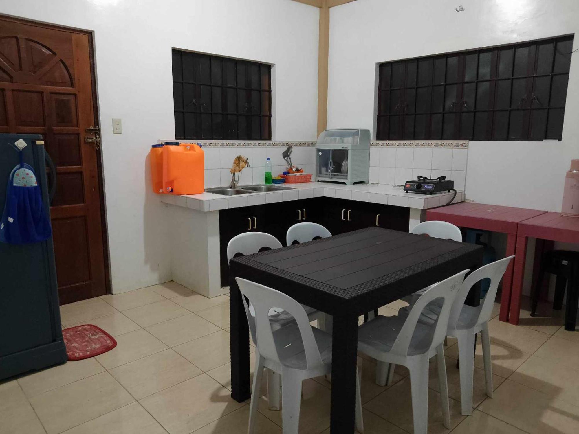 Estrelle Orange House - Backpackers Hub Διαμέρισμα Puerto Princesa Εξωτερικό φωτογραφία