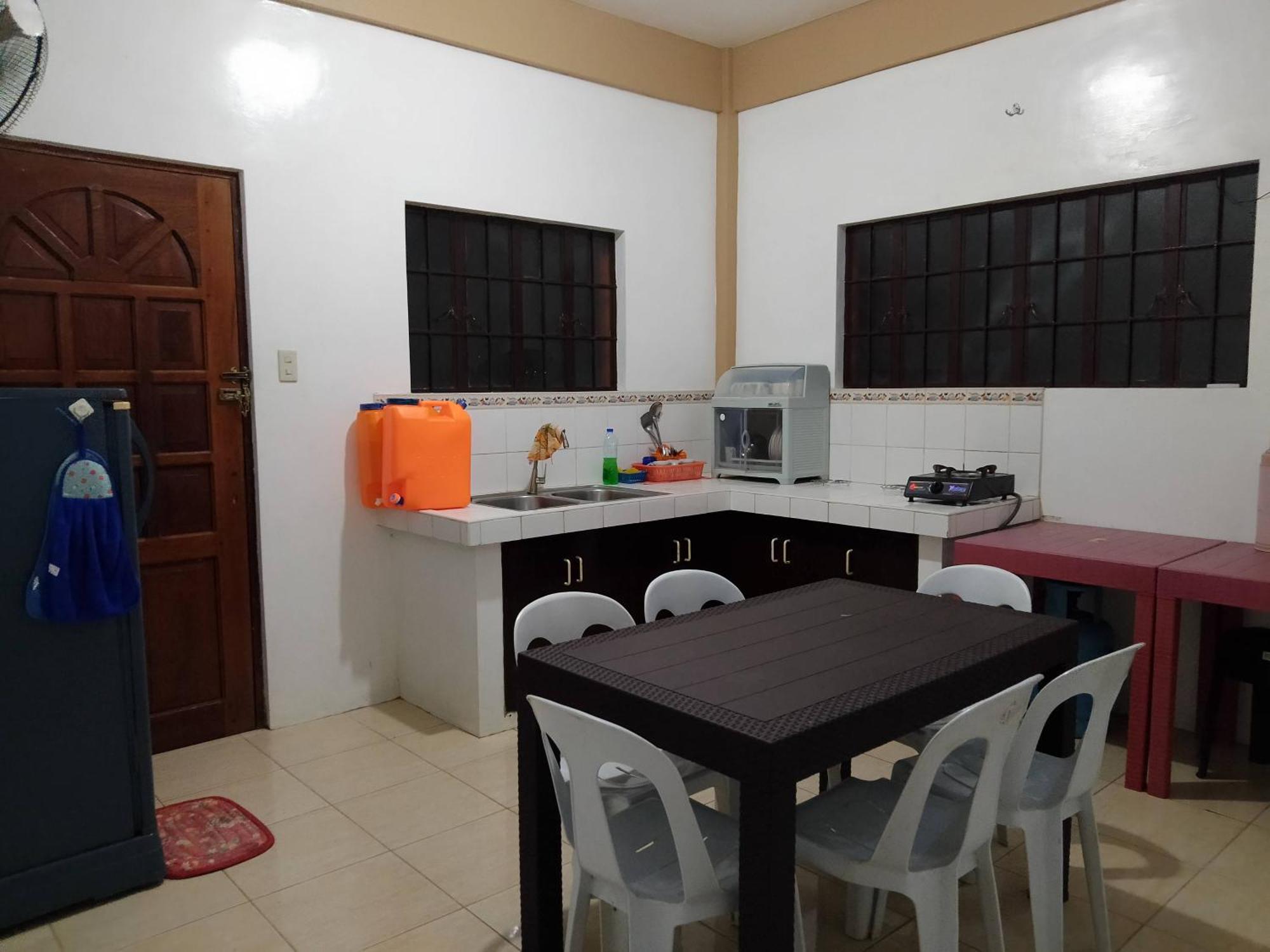 Estrelle Orange House - Backpackers Hub Διαμέρισμα Puerto Princesa Εξωτερικό φωτογραφία