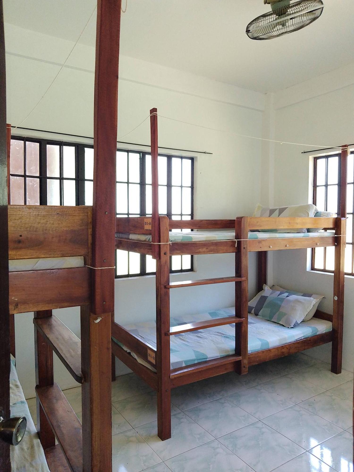 Estrelle Orange House - Backpackers Hub Διαμέρισμα Puerto Princesa Εξωτερικό φωτογραφία